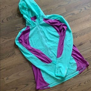 Like new Merrell Capra Hybrid Wind Layer Jacket